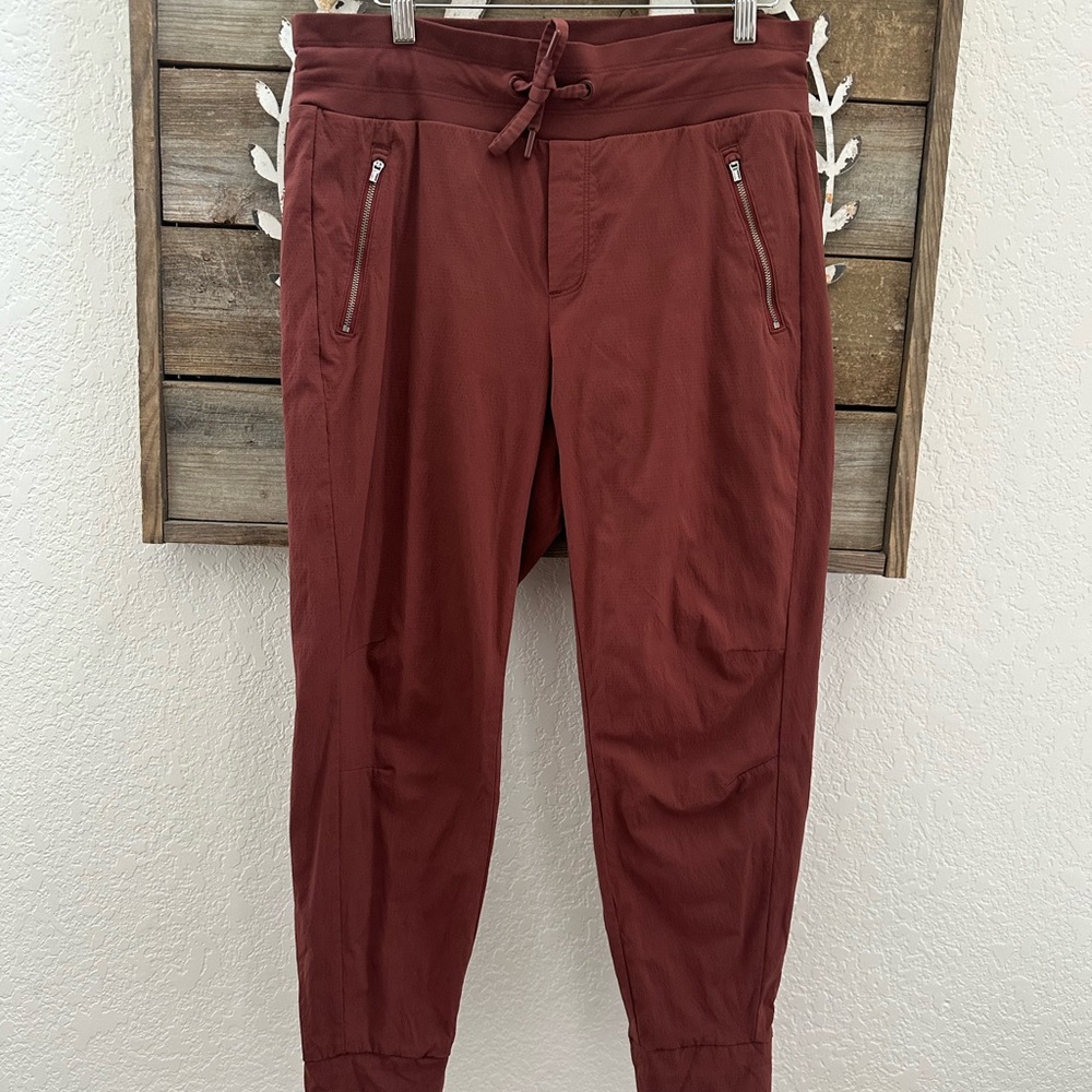 Athleta Trekkie North Rust Red Drawstring Joggers ladies size 10